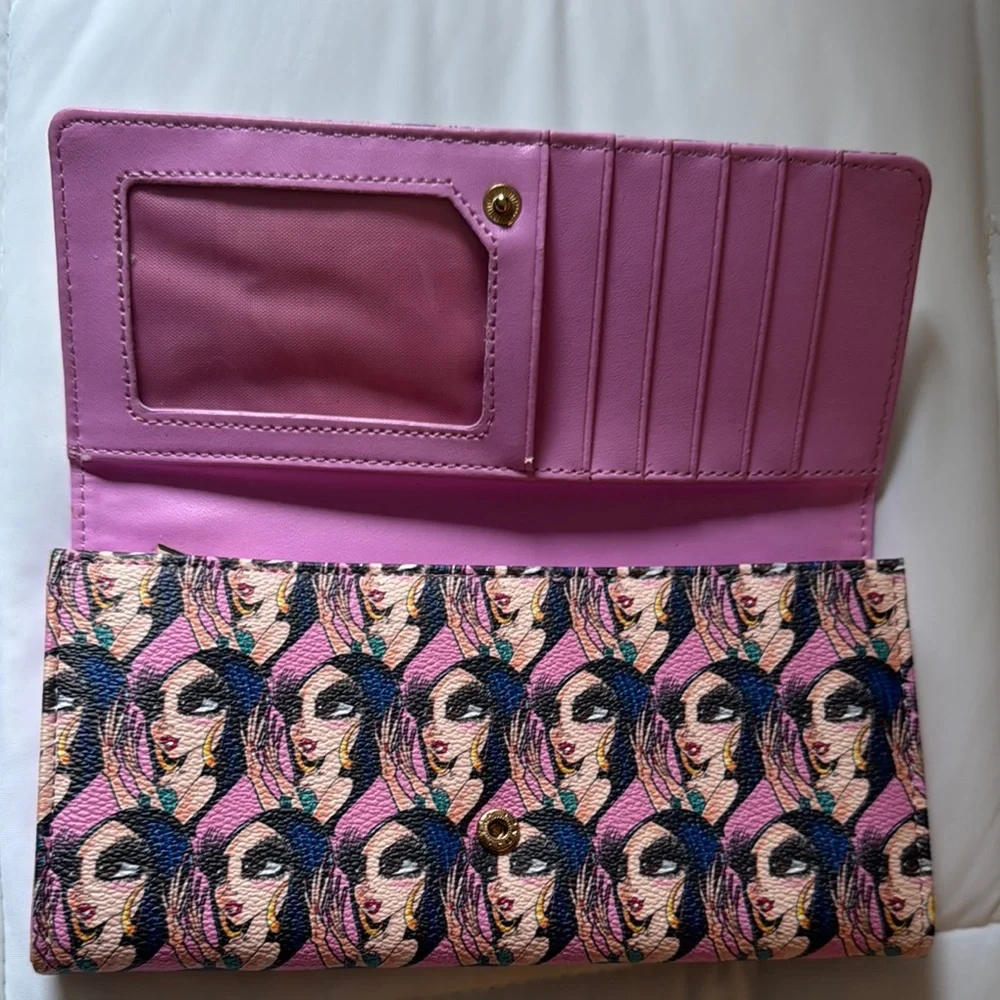 Sandoner Magenta Wallet with Sand Doll Face Design